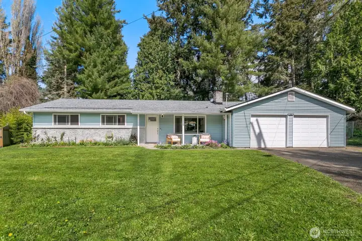 Mid-Century Rambler with 2 car garage on quiet cul-de-sac