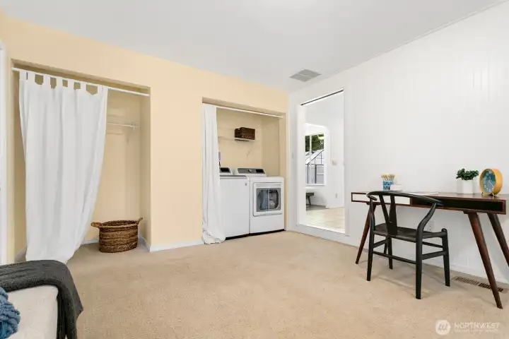 Laundry and closet in Bedroom 4