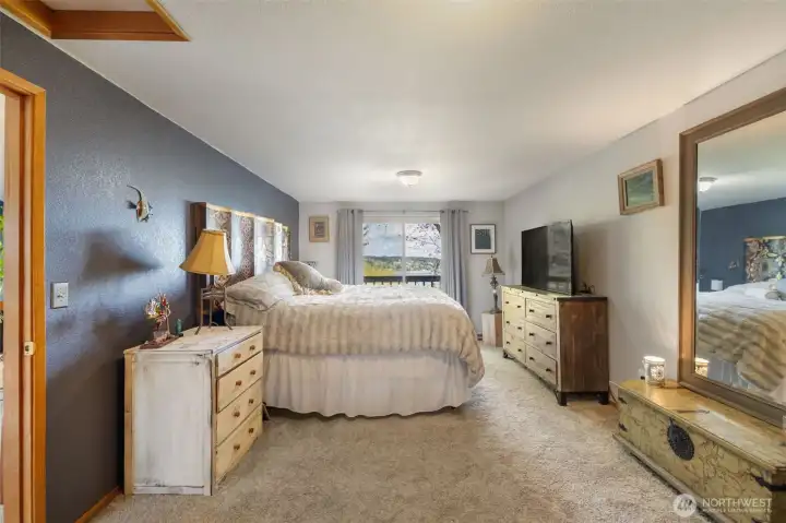 Another upper level bedroom with its own private balcony overlooking the beautiful views.