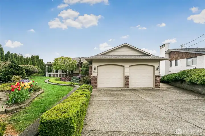 Custom rambler with daylight finished basement!