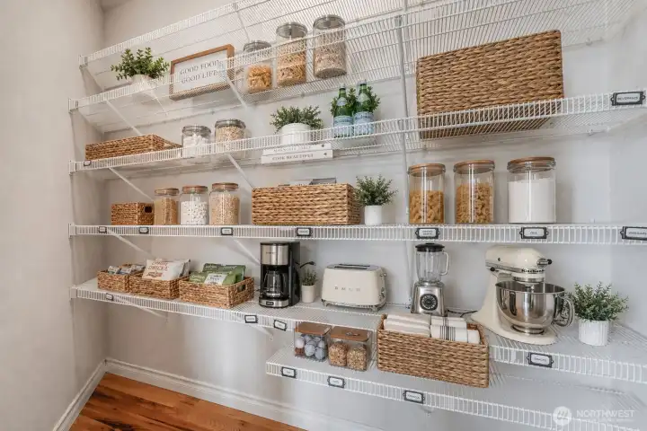 Spacious pantry with plenty of shelving!