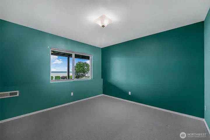 Great office space has plenty of room for larger office furniture!