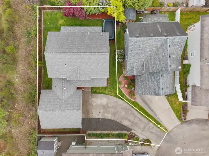 BIRDS EYE | ROOF 2017 | PROPERTY LINES ARE APPROXIMATE!