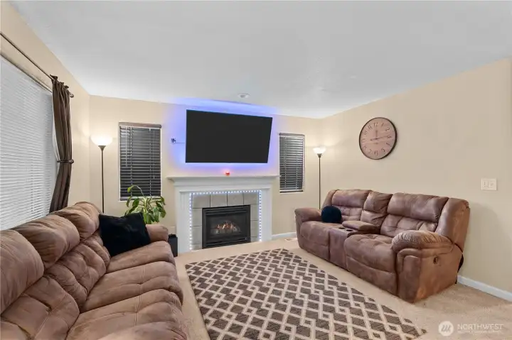 LIVING ROOM | OPEN TO DINING ROOM
