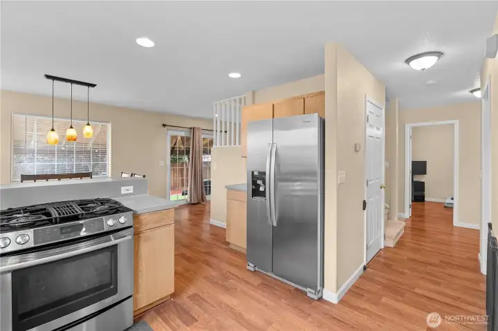KITCHEN | FRIDGE AND OVER ARE NEWER!