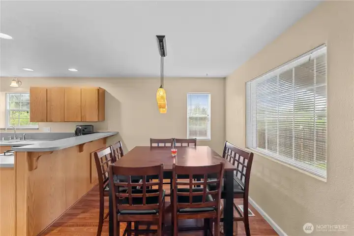 DINING ROOM | WITH BAR SEATING
