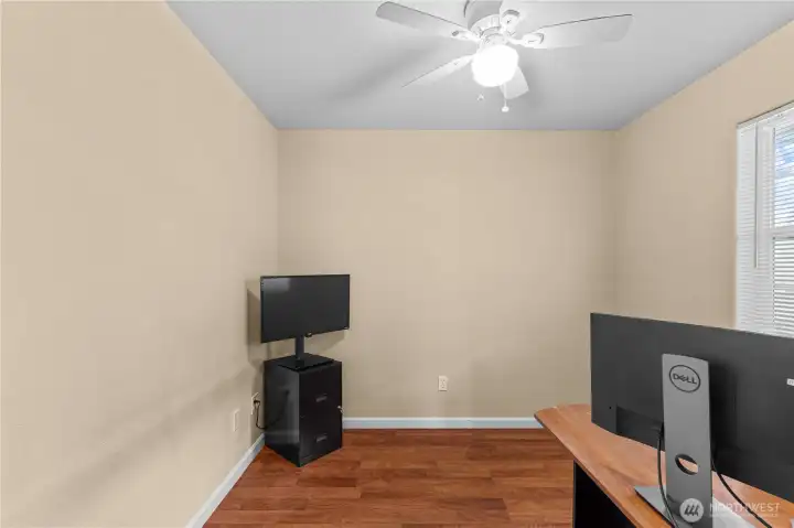 MAIN FLOOR OFFICE | FLEX SPACE
