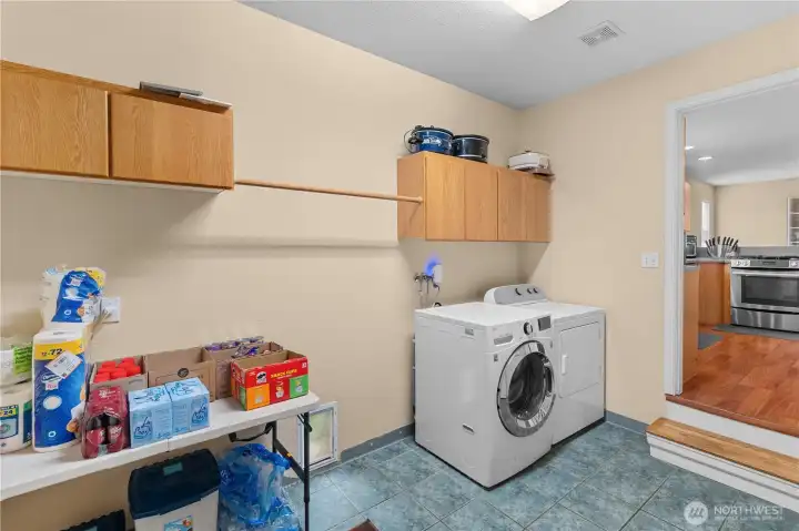 LAUNDRY/MUDROOM | PLENTY OF STORAGE SPACE