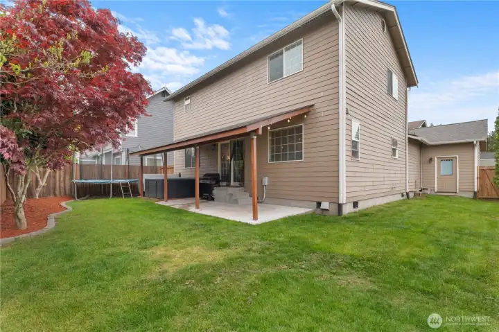 BACK AND SIDE YARD | DOOR TO GARAGE