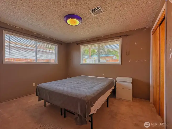 Guest bedroom 1.