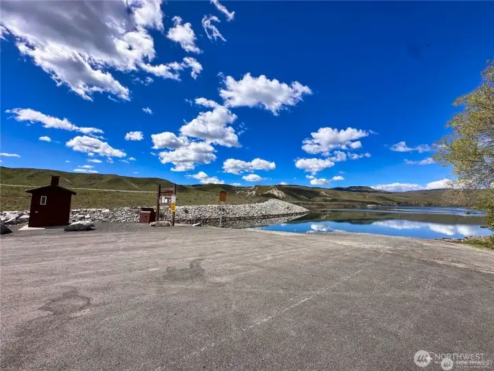 Seaton's Grove boat launch for Lake Rufus Woods/Columbia River access is just minutes from your front door.