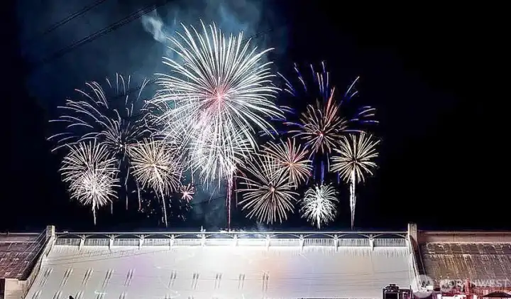 Enjoy the amazing fireworks show, entertainment, food, arts & crafts during the Festival of America every July 4th!