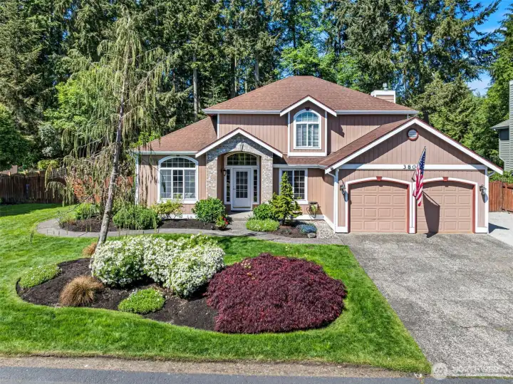 Welcome home to this beautifully-maintained 3 BR home in the popular Hidden Glen community off of Reid Rd. This property offers a comfortable and inviting living space, perfect for those seeking a neighborhood in a  convenient location.