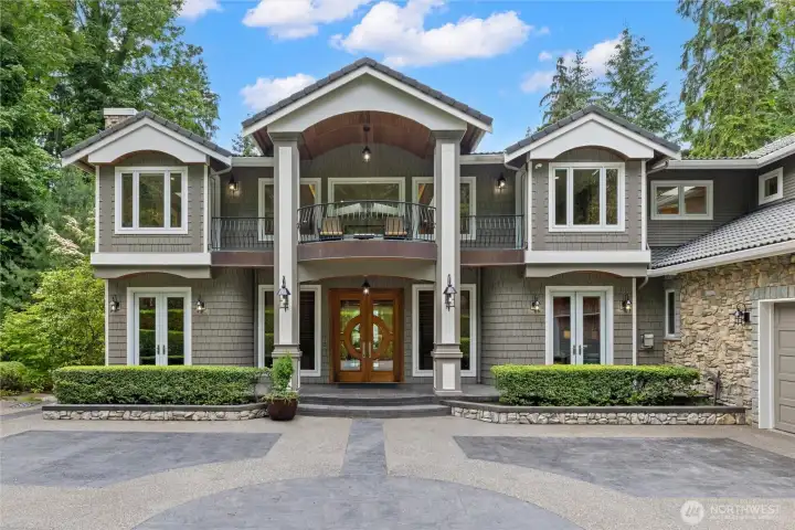 This serene luxurious private home lives like new on almost an acre. This serene luxurious private home lives like new on almost an acre.