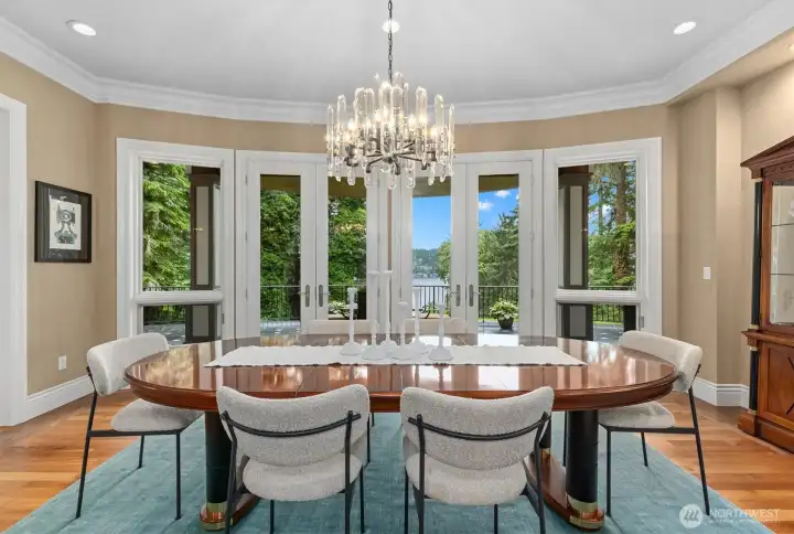 Easily host a crowd in the lake view dining room, also with dual French doors to the terrace. Easily host a crowd in the lake view dining room, also with dual French doors to the terrace.