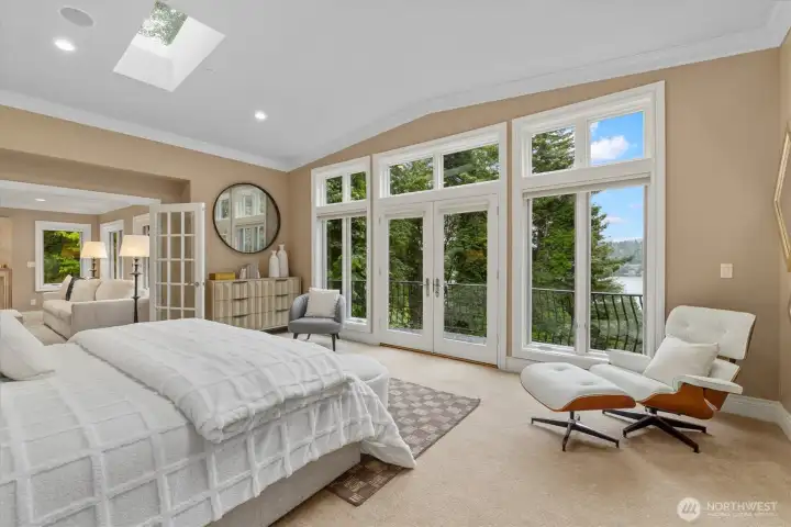 An expanse of view windows plus a skylight bring in year-round natural light. An expanse of view windows plus a skylight bring in year-round natural light.