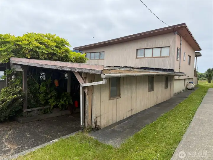 Built in 1958, this oceanview property is located in the heart of Pacific Beach. Built in 1958, this oceanview property is located in the heart of Pacific Beach.