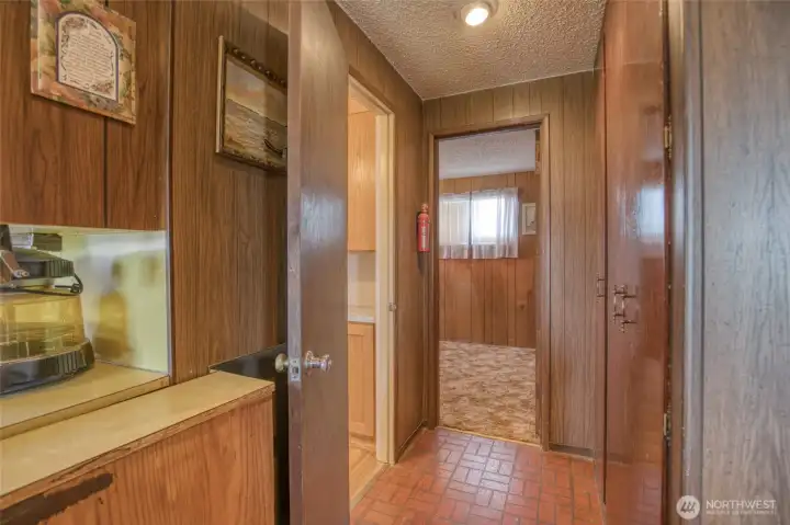Hallway to 2nd bedroom and bath. Hallway to 2nd bedroom and bath.