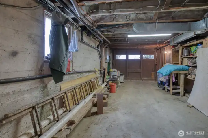 The single garage. The single garage.