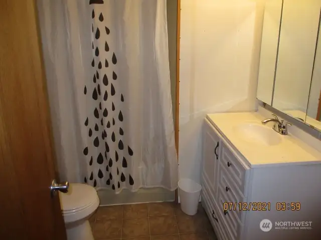 Bathroom of 886 Cranberry Rd (mobile home)