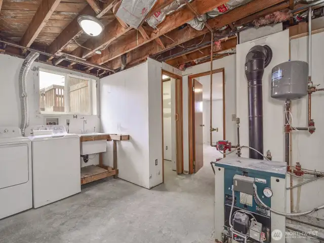 W/D room and sink