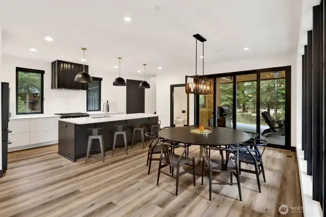 Dining & kitchen.