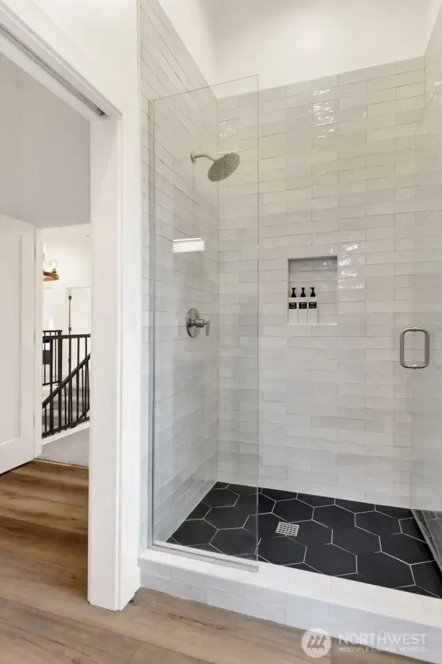 Second level ensuite 3/4 bath.
