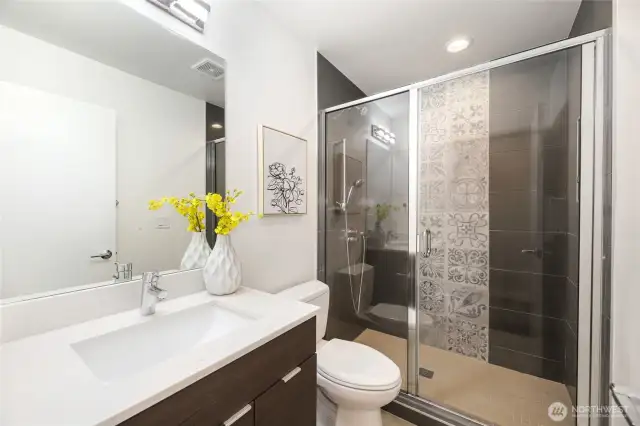 En-suite bathroom!