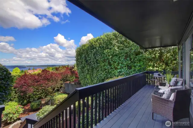Lower level deck