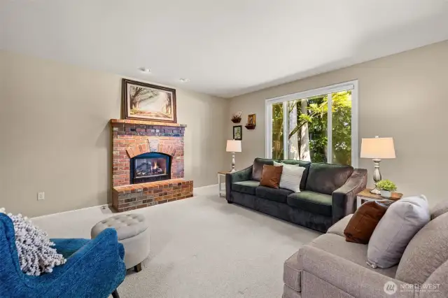 Simply warm and natural. Comforts of home.