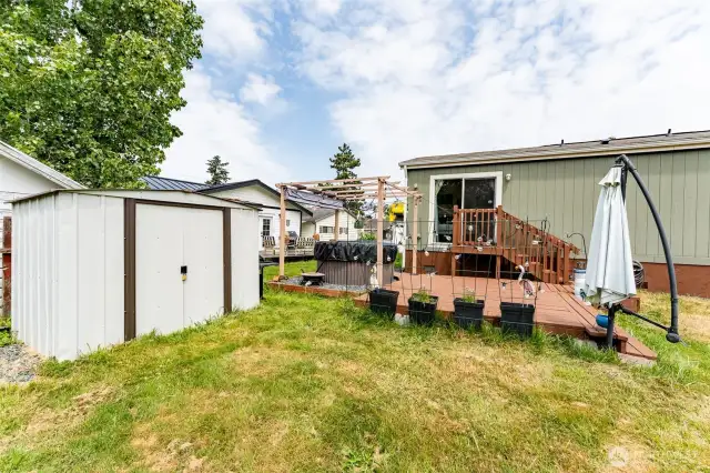 Deck and Hot tub and Srorage