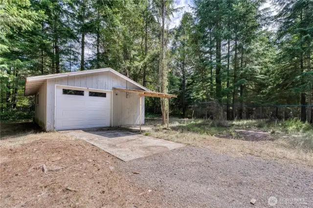 Looking for extra storage space? More room for projects? presenting a SECOND detached garage!