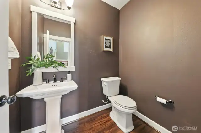Primary suite with walk-in closet