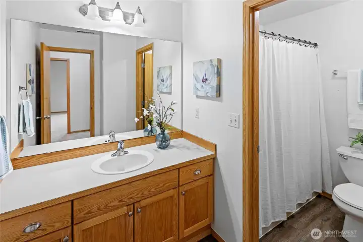 Hallway bath upstairs