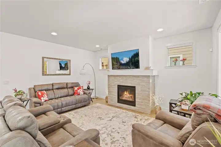 Cozy fireplace to relax and unwind