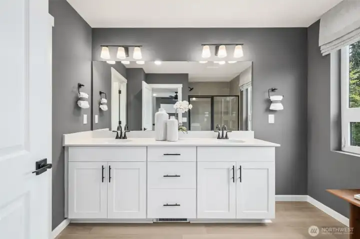Photo is of model home and is for reference only.