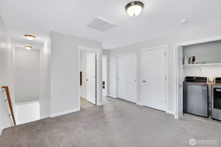 Upstairs Loft with Laundry