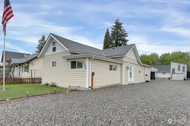 Freshly Updated Main House with RV Hook-ups AND a Tiny Home!