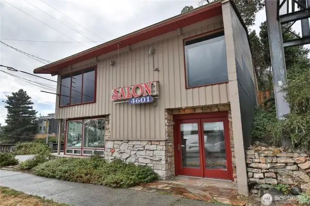 prior usage as hair salon, lower unit SALON 4601