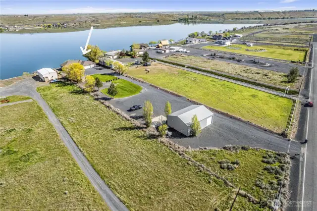 4+acre oasis on Moses Lake!
