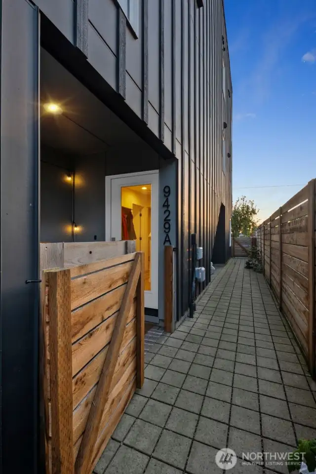 Fully fenced front entry!