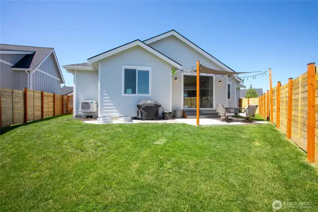 Well-kept yard w/auto-sprinklers all set up
