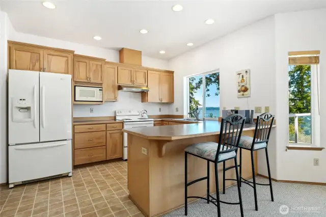 Bright & spacious kitchen & dining area all with incredible views.