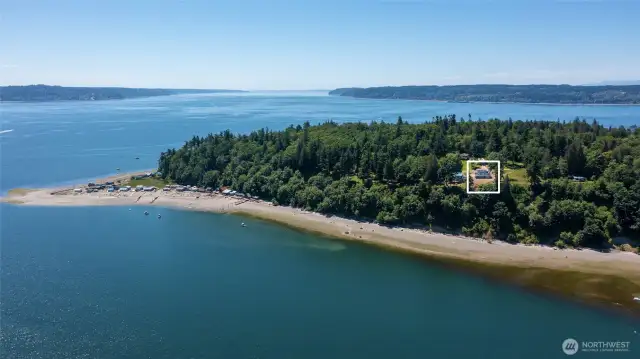 Beautiful sandy beaches on Hat Island