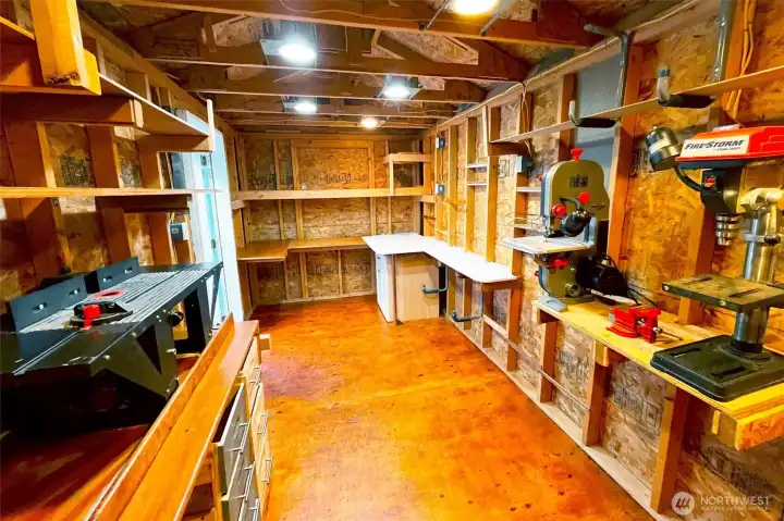 Vice, Band saw, Drill press, Router and router table comes with home