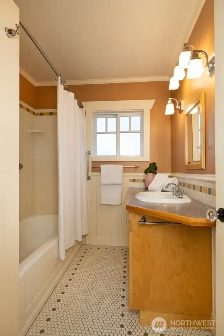 Full bath on the main floor.