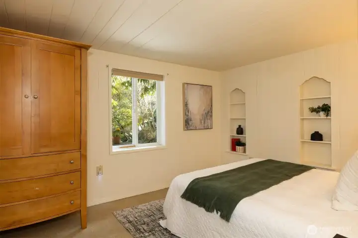 Downstairs third bedroom.