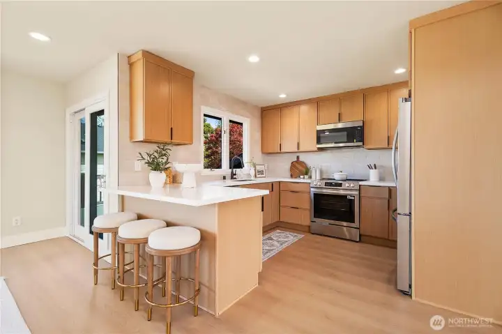 Kitchen with dining peninsula