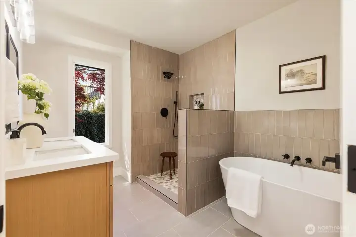 Primary en suite bathroom