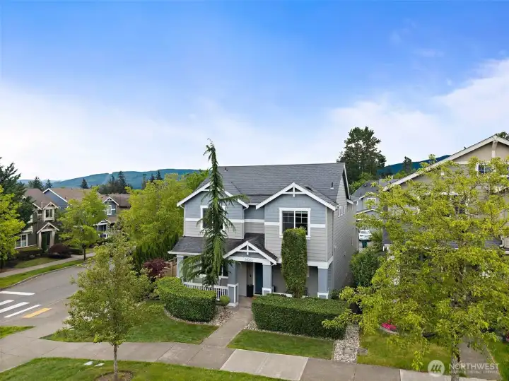 Nice corner lot with privacy & easy access to the freeway